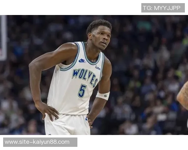 爱德华兹半场表现分析：11投4中收获10分6篮板2助攻并有3次失误