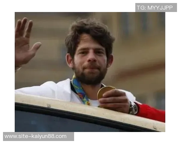 阿尔达图兰退役两年半后教练生涯显苍老面容令人唏嘘